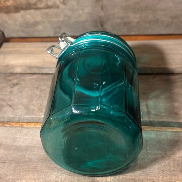 Vintage Teal Green Clamped Lidded Jar 5.75" tall and 4" wide Trigger and Bail - Picture 7 of 9